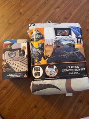 BRAND NEW youth complete Jurassic world dinosaur full sheet set & comforter set